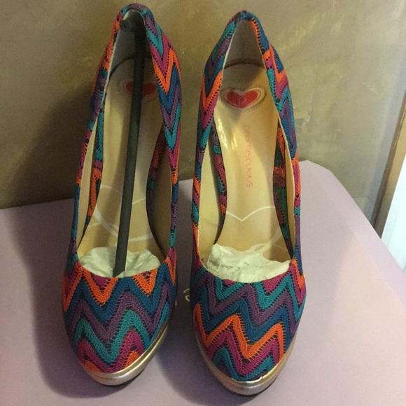 Multicolor Pumps - Picture 2 of 2